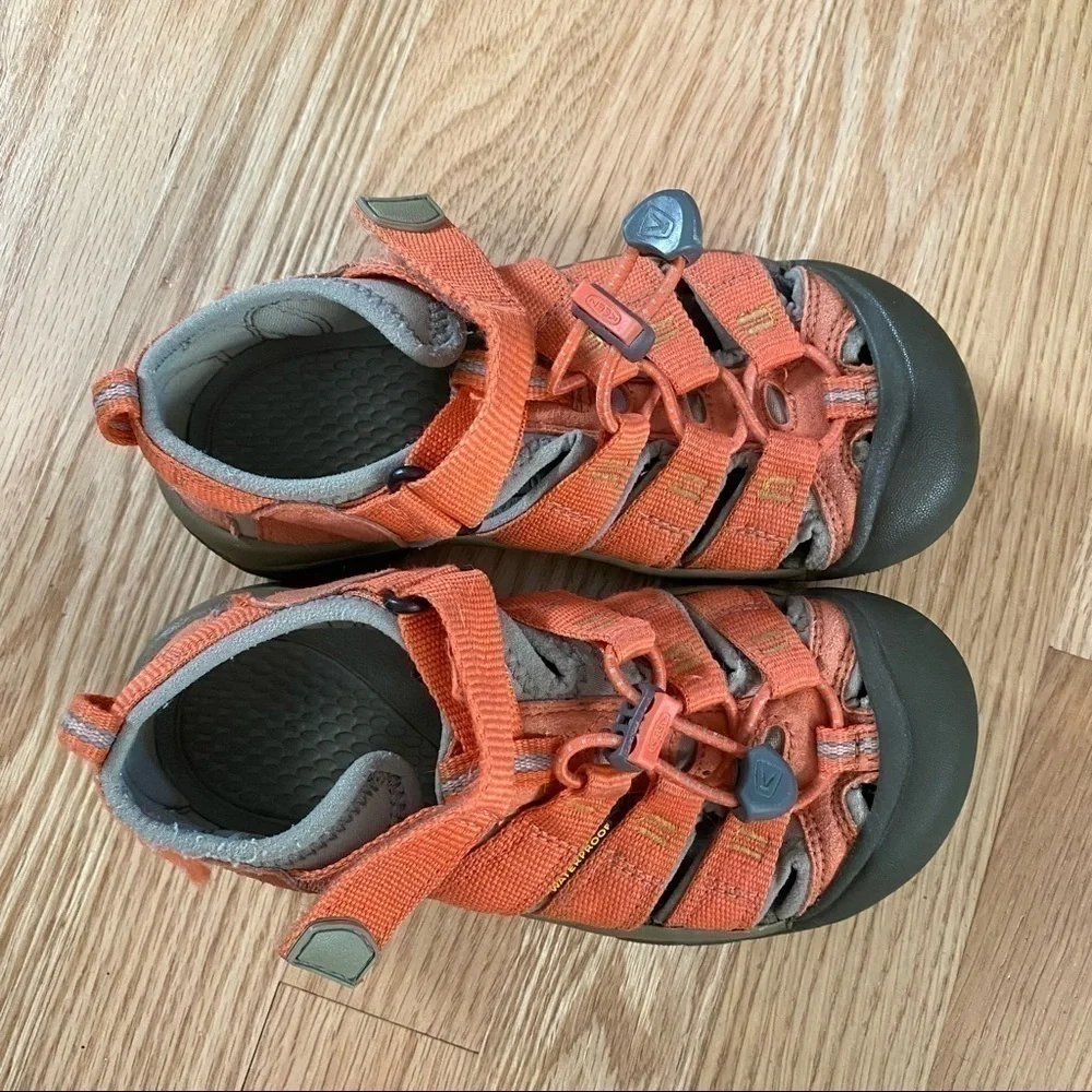 Keen Sandals Sz 1 Youth Kids Waterproof Orange Caged Toe Outdoors